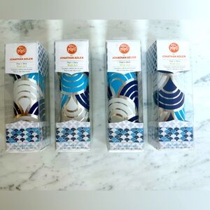 Jonathan Adler Wall Pops!
Peel & Stick Wall Art

Carnaby Stripe

Set of 4 Rolls
